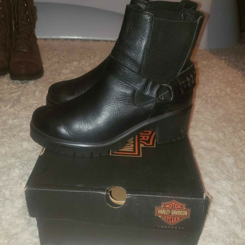 Harley-Davidson Women's Sleek Black Leather Ankle Booties